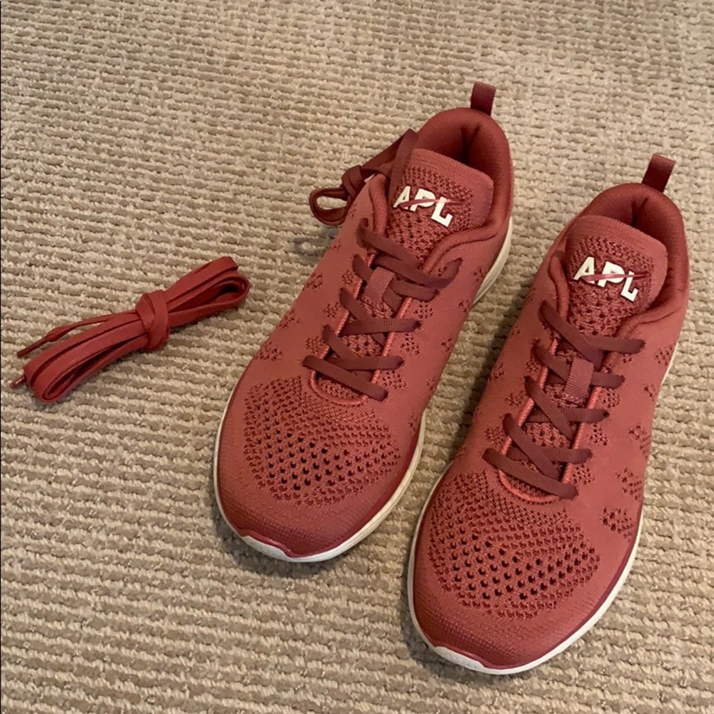 APL Women’s Techloom Pro in Cedar Size 9.5